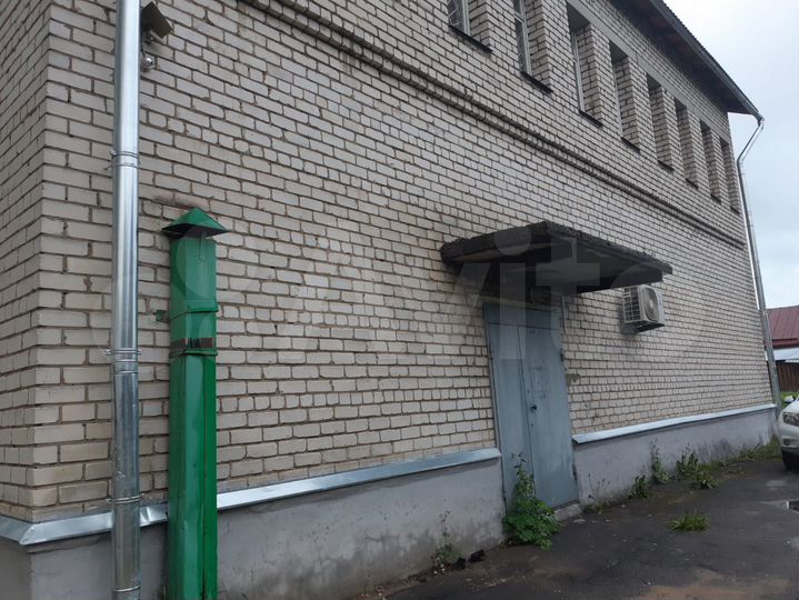 Здание с арендатором, 320 м²