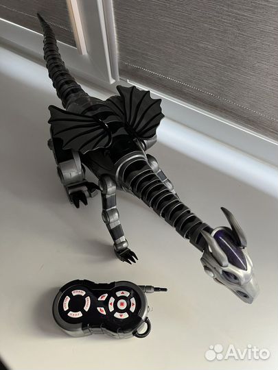 Динозавр робот