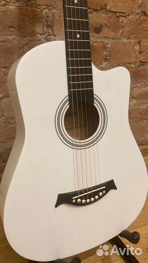 Гитара белая