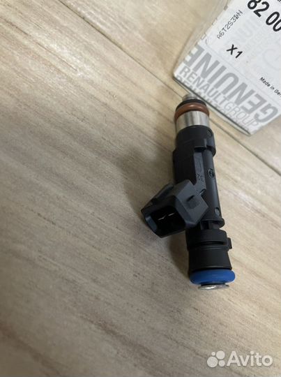 Форсунка топливная Renault 8200227124 оригинал 8v