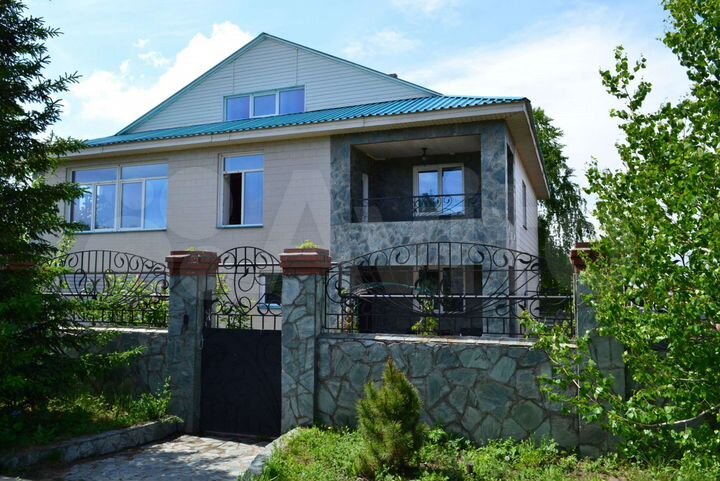 Коттедж 350 м² на участке 15 сот.