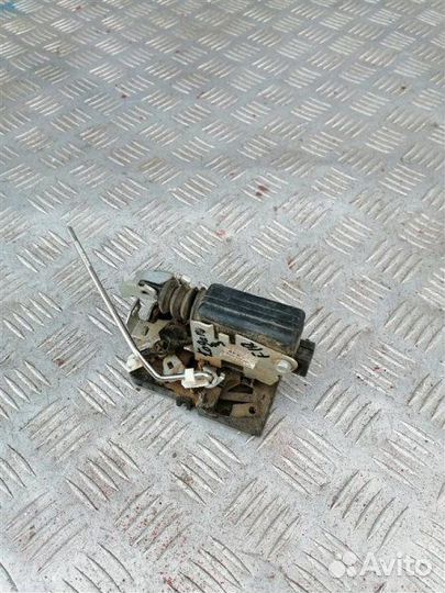 Замок двери передний правый Renault Logan