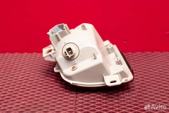 Фонарь противотуманный задний правый Toyota Land