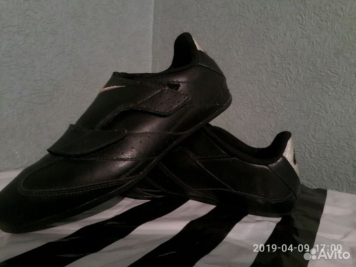 Новые Оригинальные кроссовки Nike Roubaix II 35р