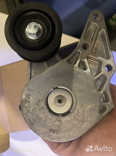 Натяжитель ремня mercedes