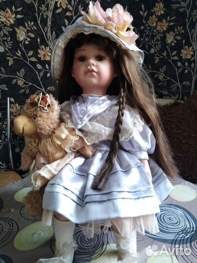 Кукла форфоровая
