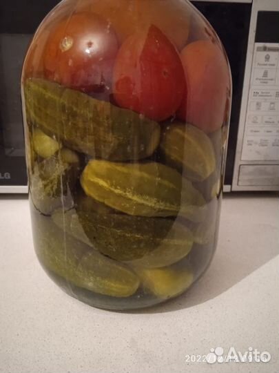 Огурцы, помидоры соленые