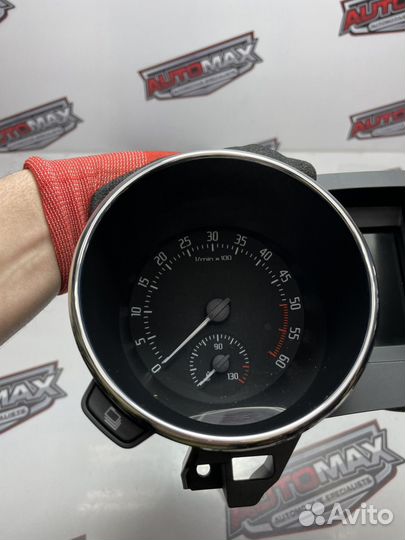 Панель приборов в милях Skoda Yeti 2012