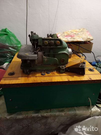 Оверлок промышленный 3 х ниточный