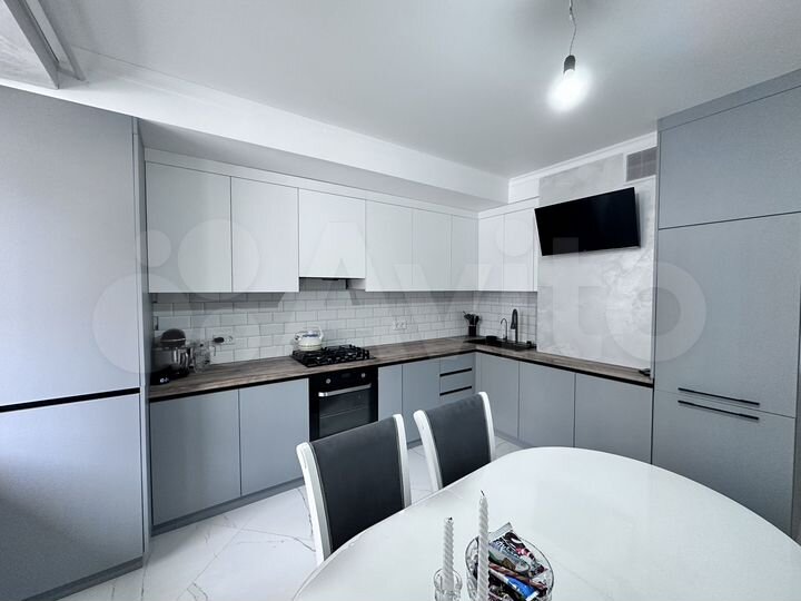 3-к. квартира, 94 м², 3/16 эт.