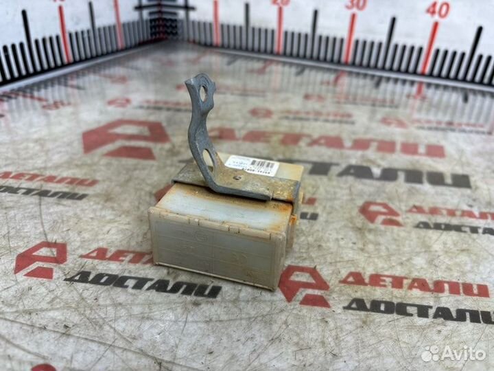 Блок управления центральным замком Toyota Avensis