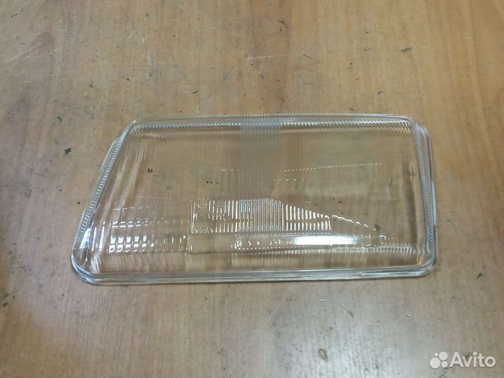 Стекло левой фары audi 80 B4 TYC