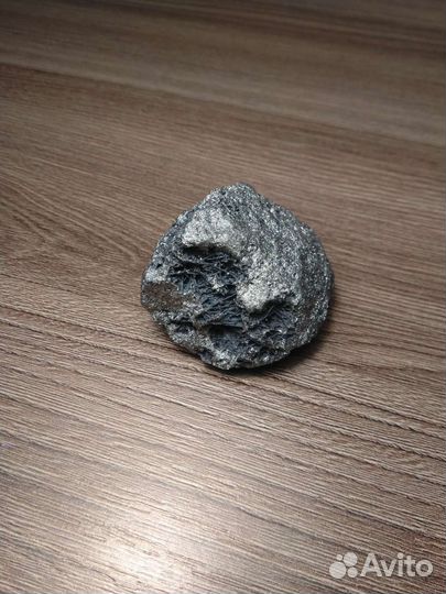 Камень или метал