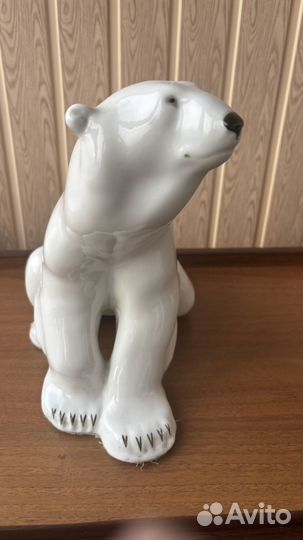 Статуэтка белый медведь