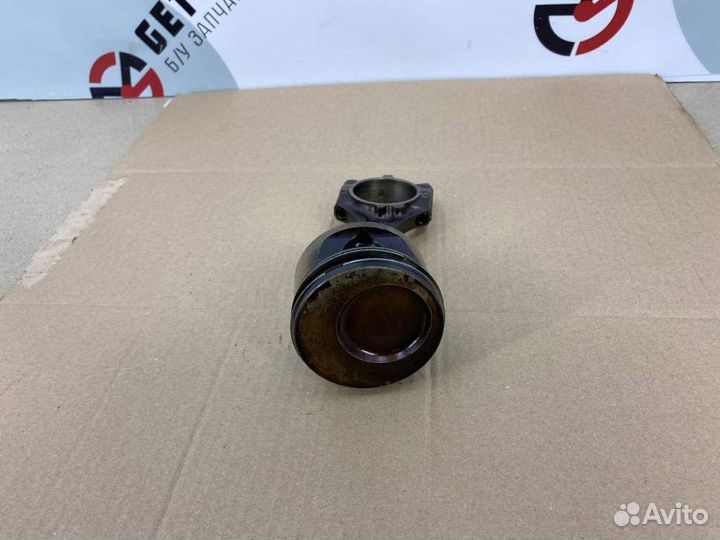 Поршень с шатуном Opel Vectra A 1988-1995