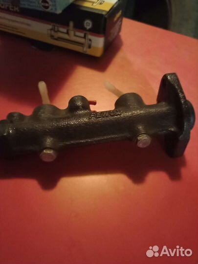 Цилиндр главный тормозной