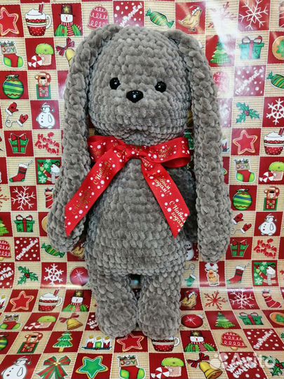 Плюшевый заяц вязаный