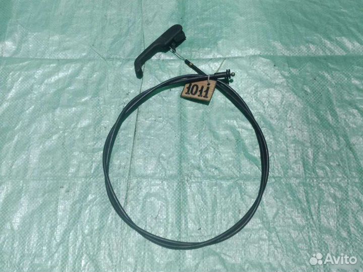 Трос капота Volkswagen Golf 2