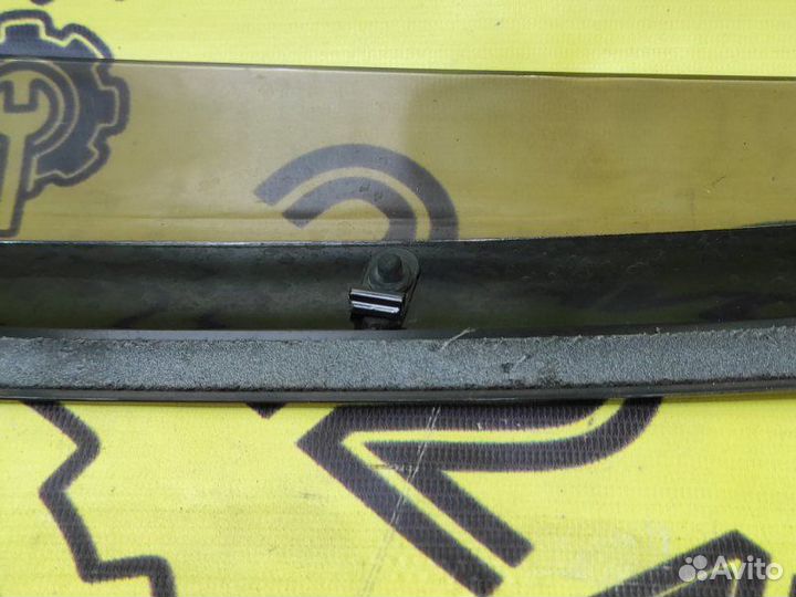 Ветровик задний левый Toyota Harrier GSU30 2grfe