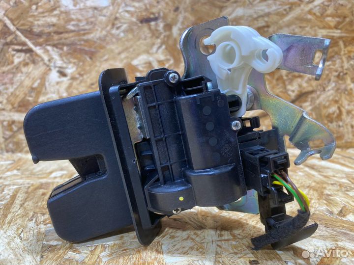 Замок багажника Audi A4 B9 2016 3G0827503A