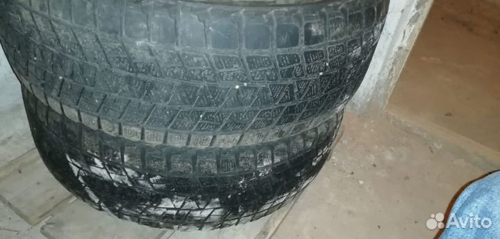 Bridgestone Blizzak DM-V1 235/60 R17