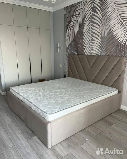 Кровать с подъемным механизмом