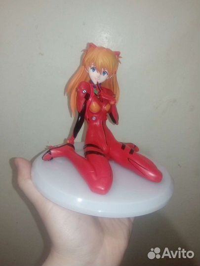 Аниме фигурка аска в красном комбинезоне