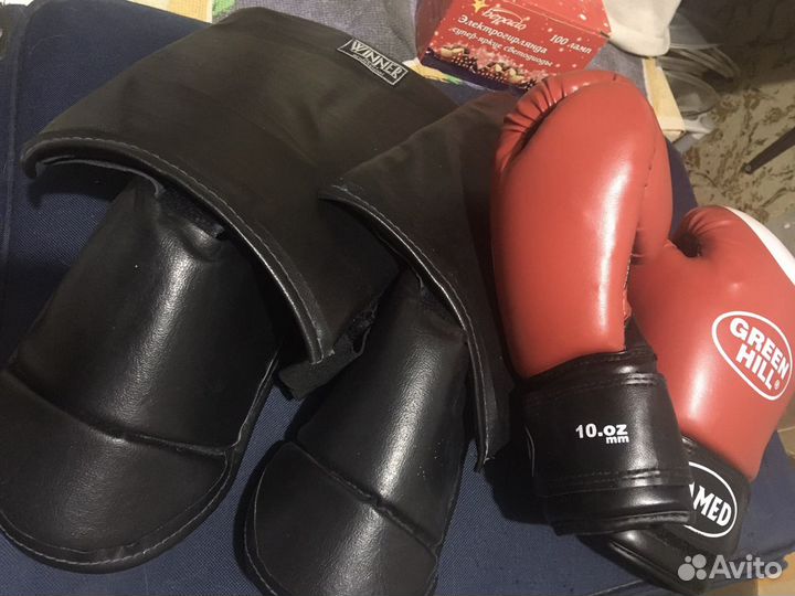 Боксерские перчатки +защита на ноги