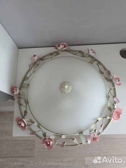 Комплект освещения. Настольная лампа, бра и потоло