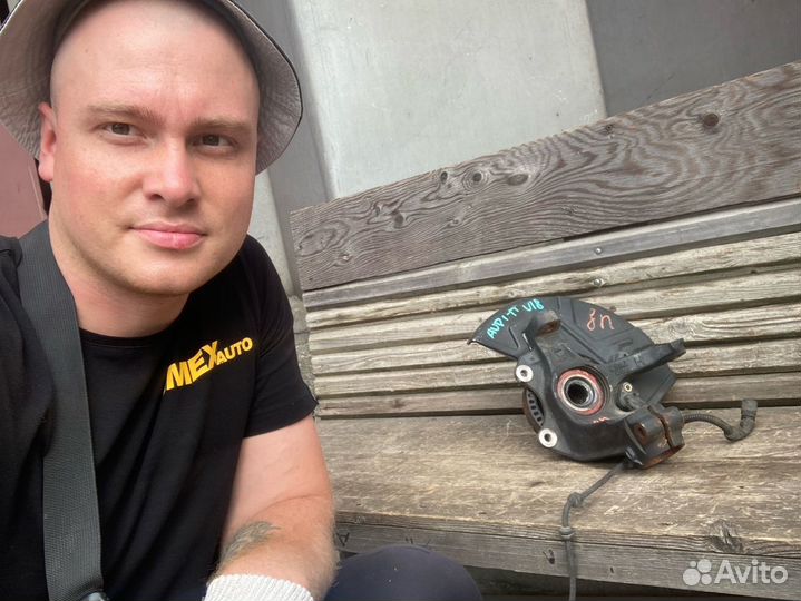 Кулак передний левый Audi TT 8N 1.8 turbo