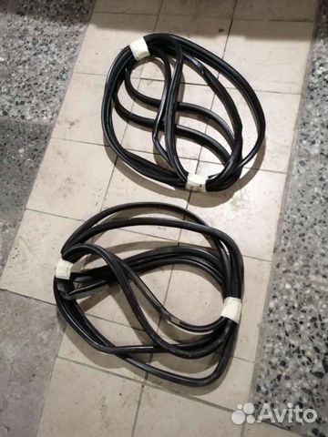 Уплотнитель двери Nissan blueberd u14