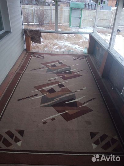 За два ковра одинаковых