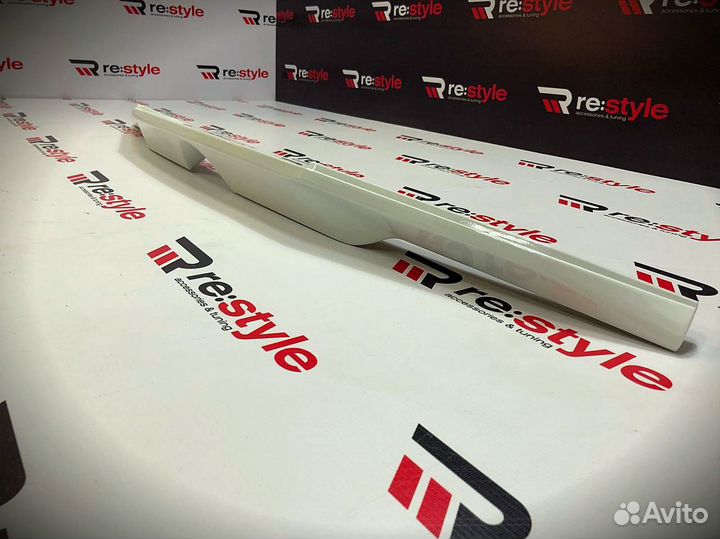 Спойлер Под стекло Prado 150 Белый