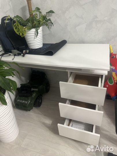Письменный стол