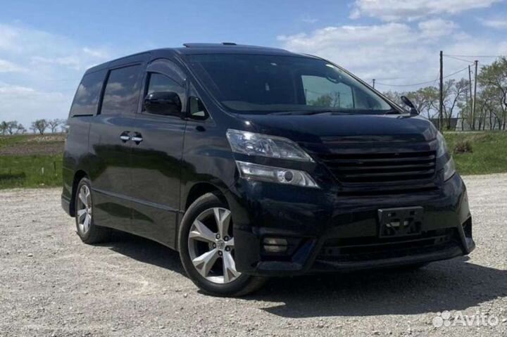 Решетка радиатора Toyota Vellfire