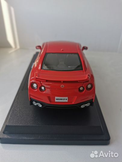 Bburago 1:24 Nissan GTR 2017