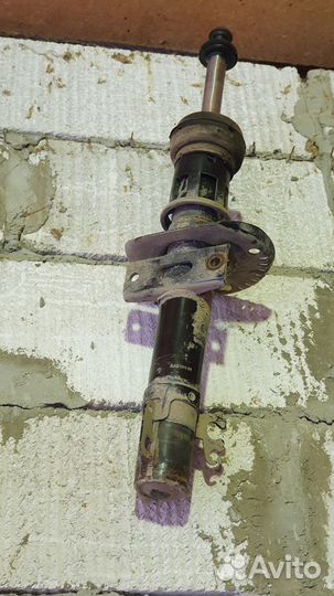 Амортизатор на Volkswagen Polo