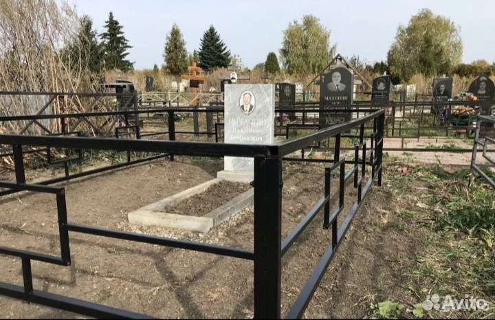 Уборка могил на кладбище, покраска