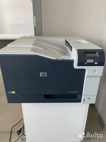 Принтер HP Color LaserJet CP5225 цветной