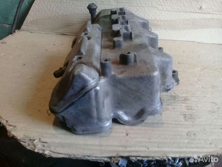 Крышка клапанная правая Mercedes W202 C240