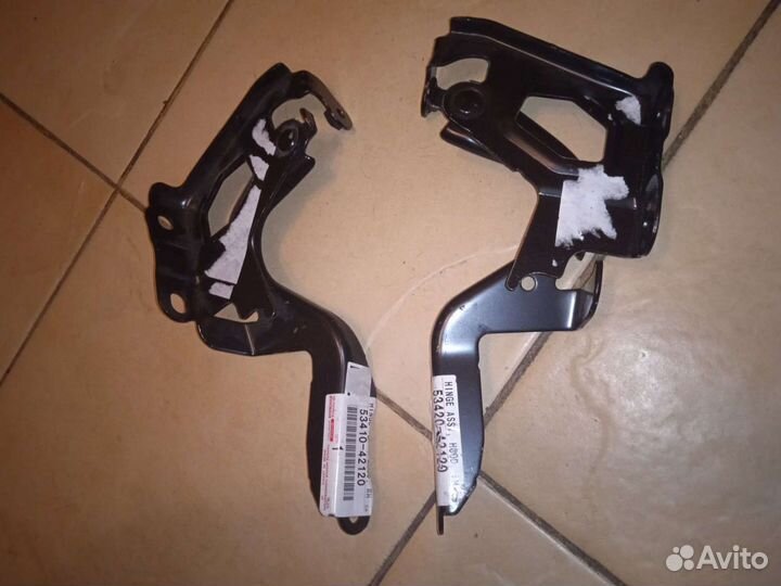 Петля капота правая, левая Toyota Rav4 40