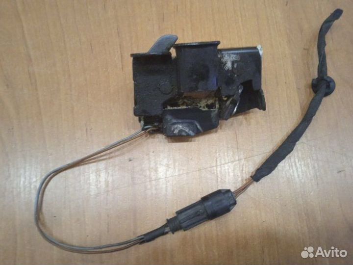 Замок капота левый Mercedes-Benz S-Class W220