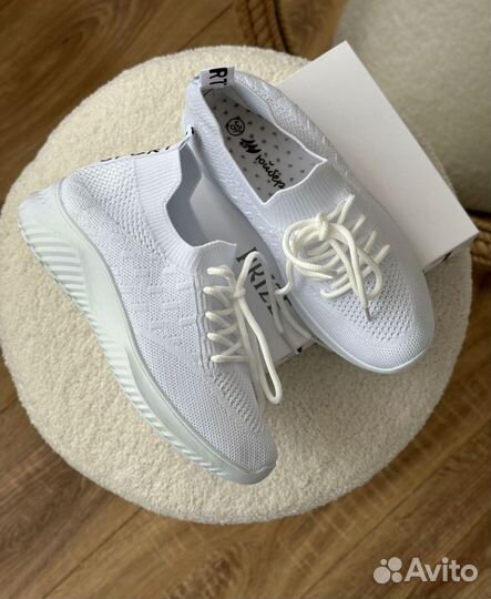 Кроссовки женские Весна