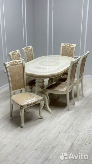 Кухонный стол и стулья