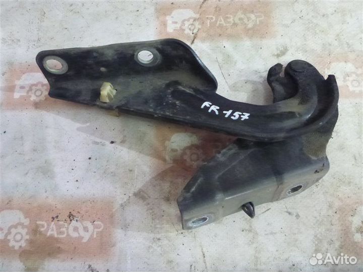 Петля капота передняя правая Mitsubishi Outlander