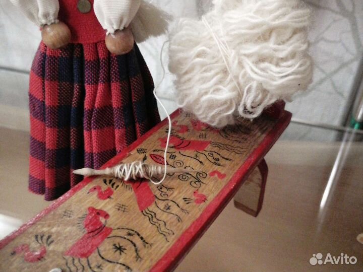 Куколка с веретеном прялкой