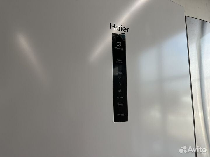 Холодильник-морозильник Haier C4F640CWU1