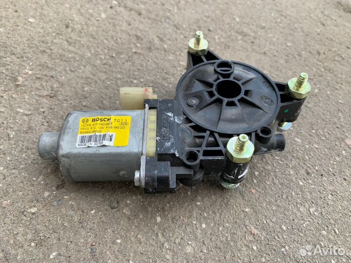 Моторчик стеклоподъемника передний правый Rio 4