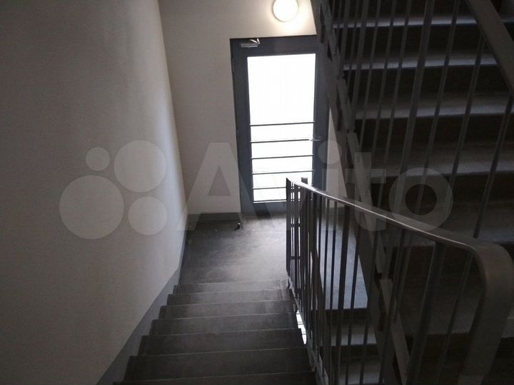 2-к. квартира, 57 м², 1/25 эт.