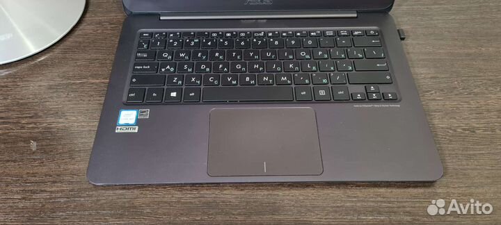Asus Zenbook/13' Full Hd IPS/Core m3/SSD